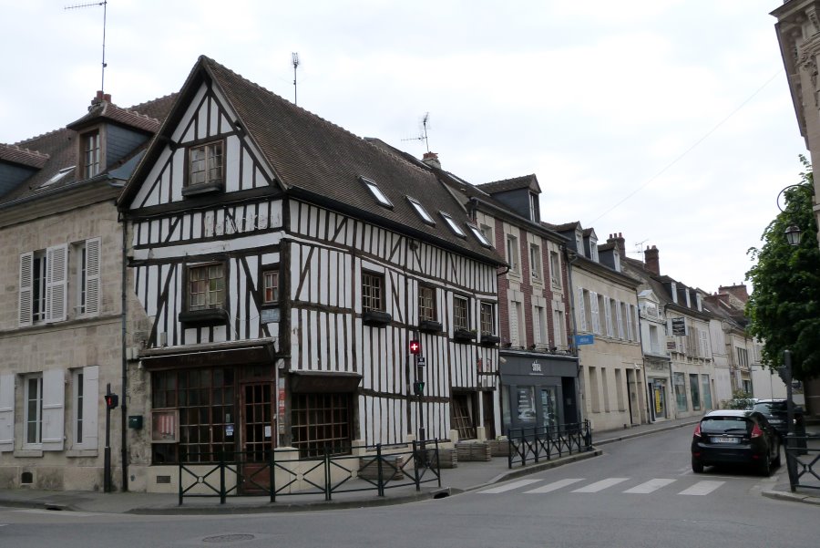 compiegne126rue_de_compiegne.jpg