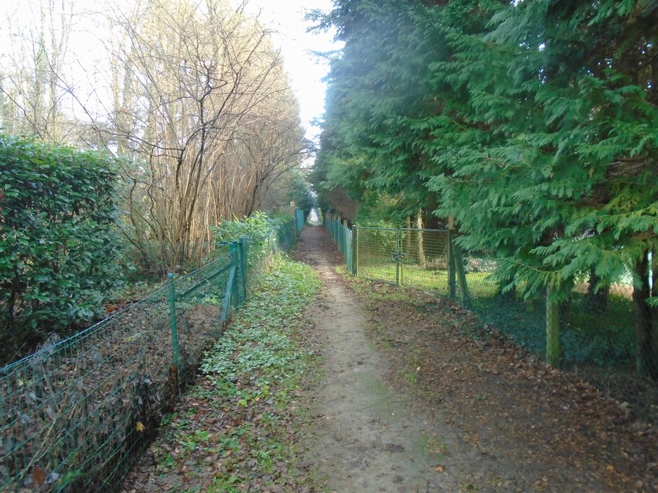genval8828_27352260389.jpg